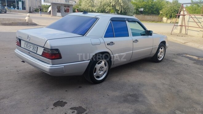 Mercedes E 200 1993, 500,000 km - 2.0 л - Saatlı
