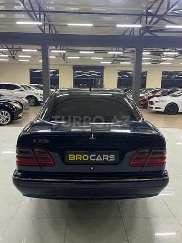 Mercedes E 280 2000, 385,000 km - 2.8 л - Bakı
