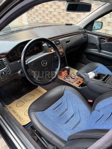 Mercedes E 240 1999, 304,402 km - 2.6 l - Bakı