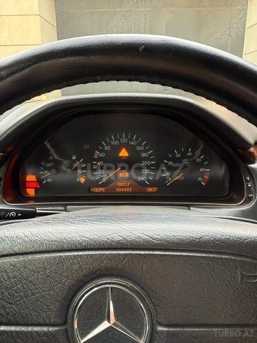 Mercedes E 240 1999, 304,402 km - 2.6 l - Bakı