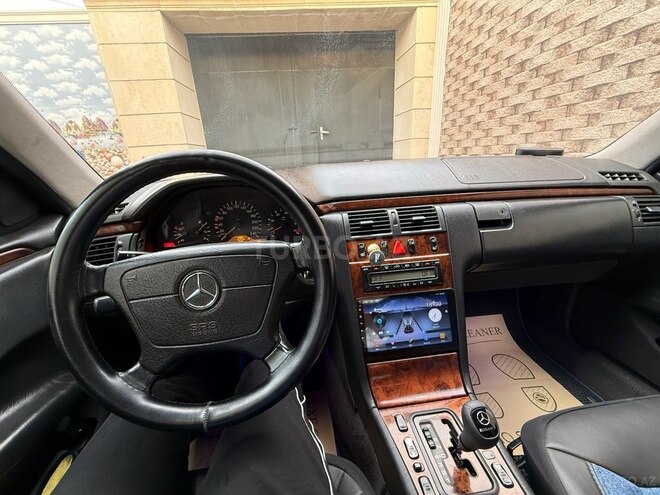 Mercedes E 240 1999, 304,402 km - 2.6 l - Bakı