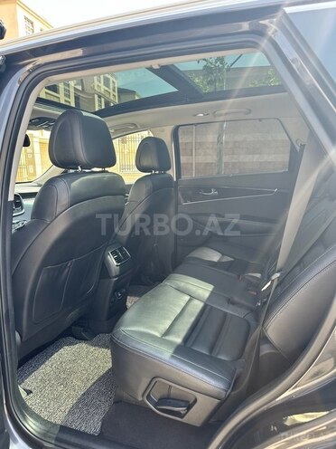 Kia Sorento-12
