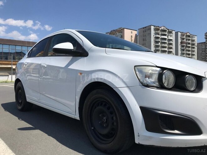 Chevrolet Aveo-5