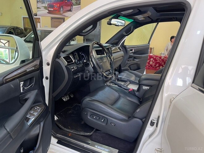 Lexus LX 570-16