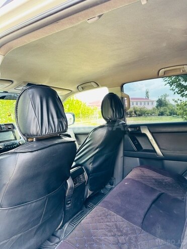 Toyota Land Cruiser Prado-12