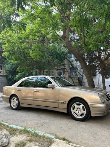 Mercedes E 240 2001, 310,000 km - 2.4 l - Bakı