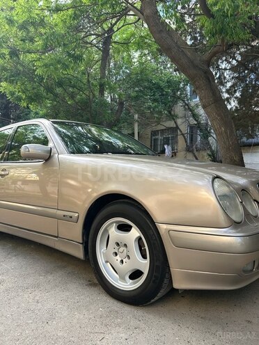 Mercedes E 240 2001, 310,000 km - 2.4 l - Bakı
