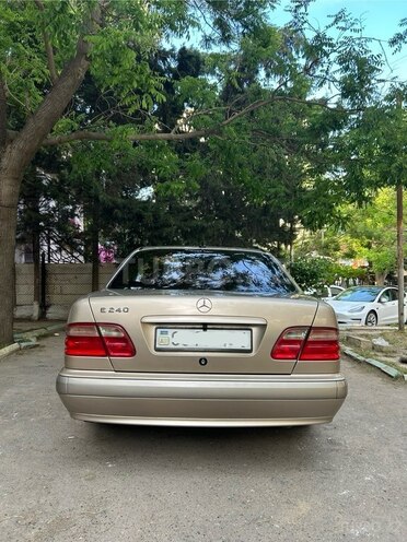 Mercedes E 240 2001, 310,000 km - 2.4 l - Bakı