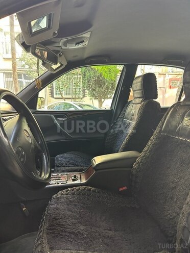 Mercedes E 240 2001, 310,000 km - 2.4 l - Bakı