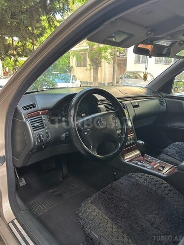 Mercedes E 240 2001, 310,000 km - 2.4 l - Bakı