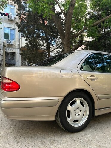 Mercedes E 240 2001, 310,000 km - 2.4 l - Bakı