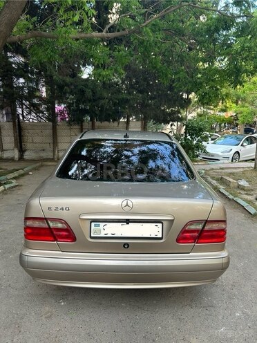 Mercedes E 240 2001, 310,000 km - 2.4 l - Bakı