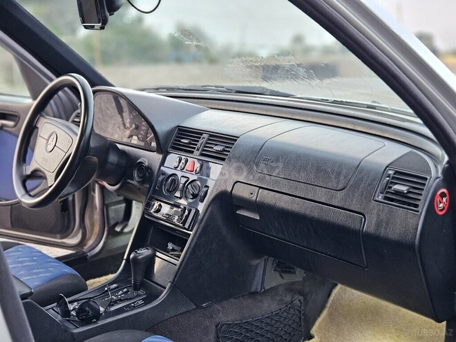 Mercedes C 230 1998, 395,343 km - 2.3 l - Salyan