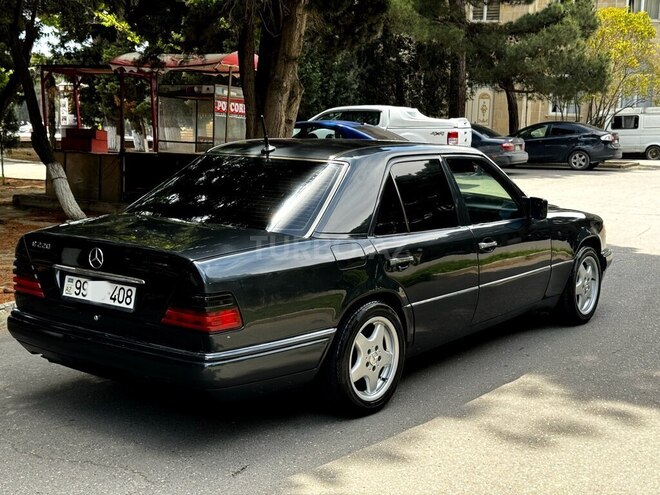 Mercedes E 220 1995, 350,460 km - 2.2 l - Bakı