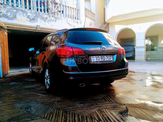 Opel Astra 2011, 320,000 km - 1.4 l - Bakı