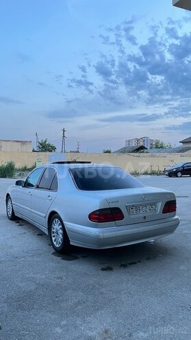 Mercedes E 320 2000, 380,000 km - 3.2 l - Salyan