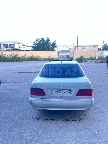 Mercedes E 320 2000, 380,000 km - 3.2 l - Salyan