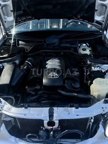 Mercedes E 320 2000, 380,000 km - 3.2 l - Salyan