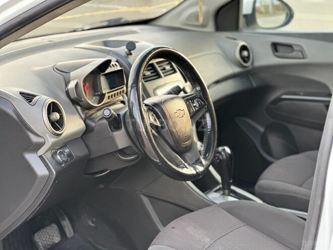 Chevrolet Aveo-12