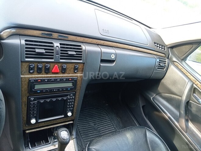Mercedes E 280 2000, 257,000 km - 2.8 l - Bakı