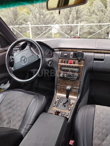 Mercedes E 240 1998, 240,000 km - 2.4 l - Şəki