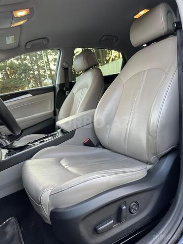 Hyundai Sonata-15
