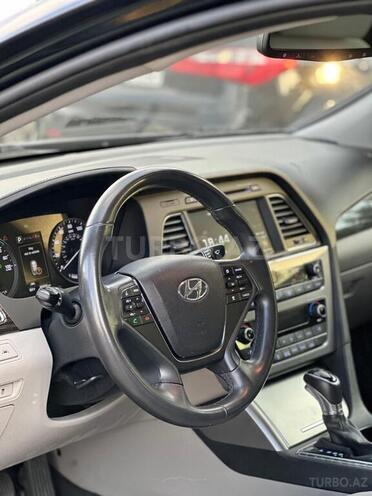 Hyundai Sonata-12