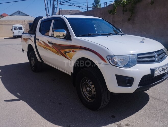 Mitsubishi L200 2014, 265,000 km - 2.5 l - Bakı