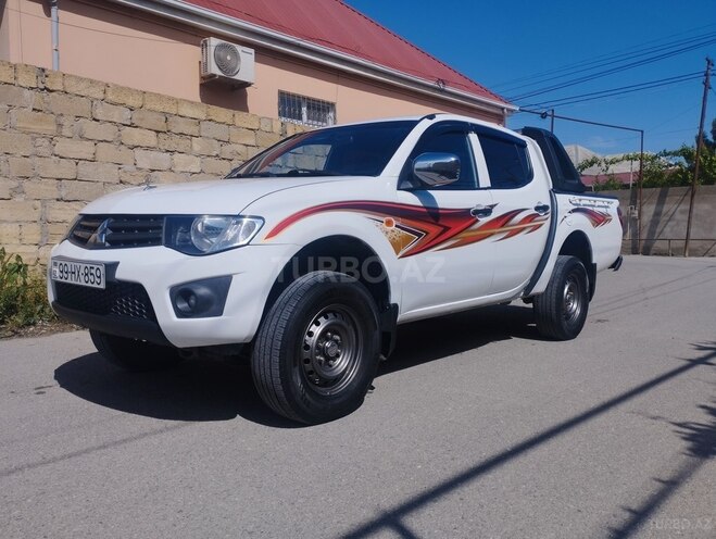Mitsubishi L200 2014, 265,000 km - 2.5 l - Bakı