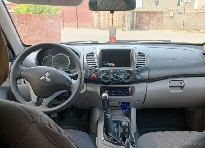 Mitsubishi L200 2014, 265,000 km - 2.5 l - Bakı