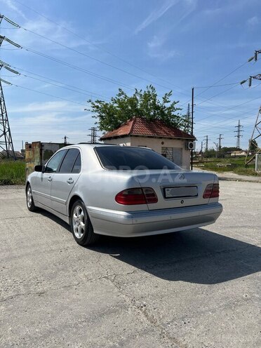 Mercedes E 270 2001, 330,000 km - 2.7 l - Bakı