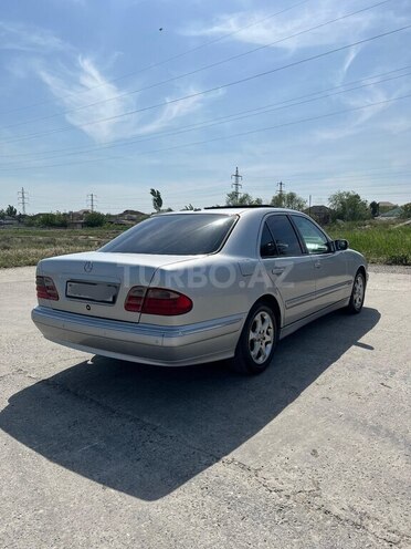 Mercedes E 270 2001, 330,000 km - 2.7 l - Bakı