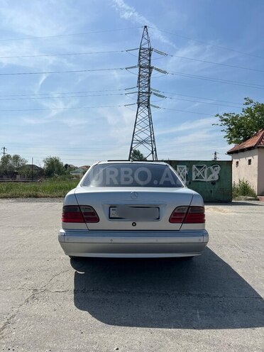 Mercedes E 270 2001, 330,000 km - 2.7 l - Bakı