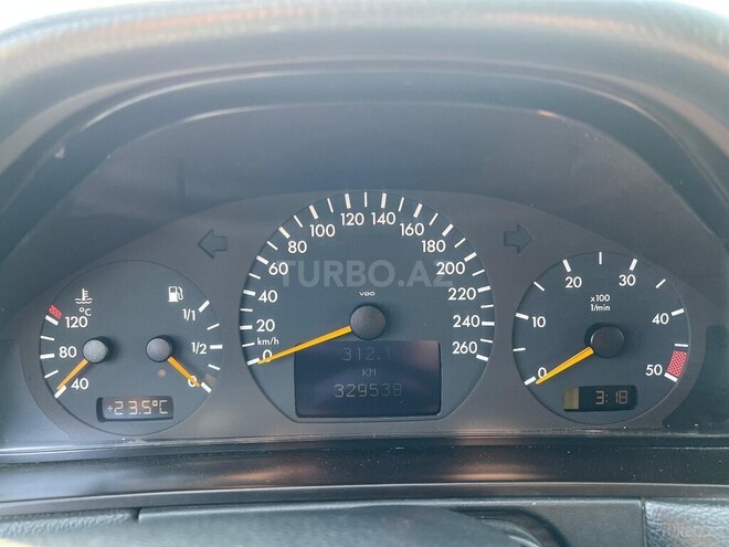 Mercedes E 270 2001, 330,000 km - 2.7 l - Bakı