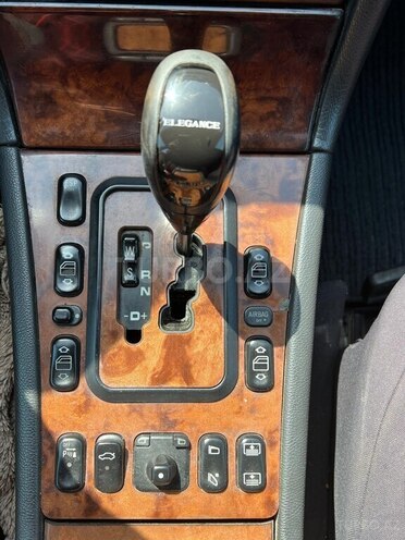 Mercedes E 270 2001, 330,000 km - 2.7 l - Bakı