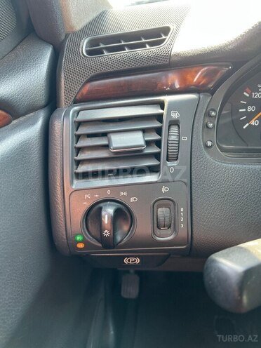 Mercedes E 270 2001, 330,000 km - 2.7 l - Bakı