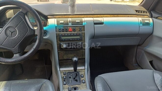 Mercedes E 240 1998, 342,523 km - 2.4 l - Sumqayıt