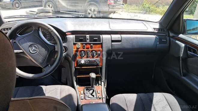 Mercedes E 230 1997, 260,000 km - 2.3 l - Bakı