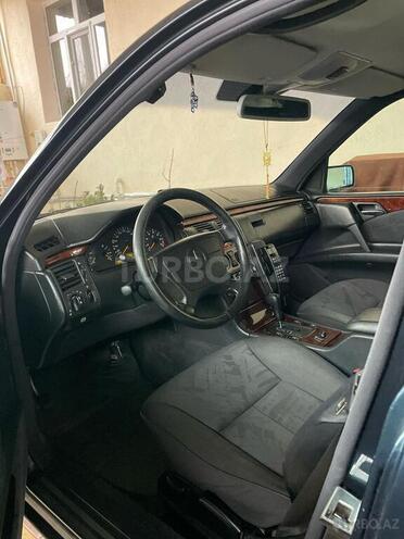 Mercedes E 240 1998, 250,000 km - 2.4 l - Gəncə