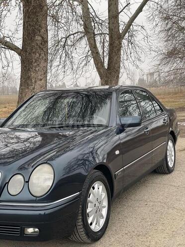 Mercedes E 240 1998, 250,000 km - 2.4 l - Gəncə