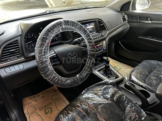 Hyundai Elantra 2017, 99,999 km - 2.0 l - Bakı