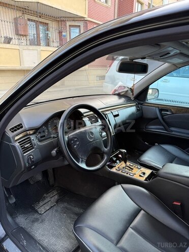 Mercedes E 280 2001, 299,104 km - 2.8 l - Bakı