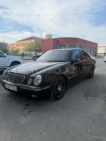 Mercedes E 280 2001, 299,104 km - 2.8 l - Bakı