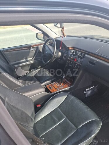 Mercedes E 240 2000, 339,000 km - 2.4 l - Bakı