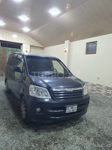 Toyota Noah 2003, 395,000 km - 2.0 л - Bakı