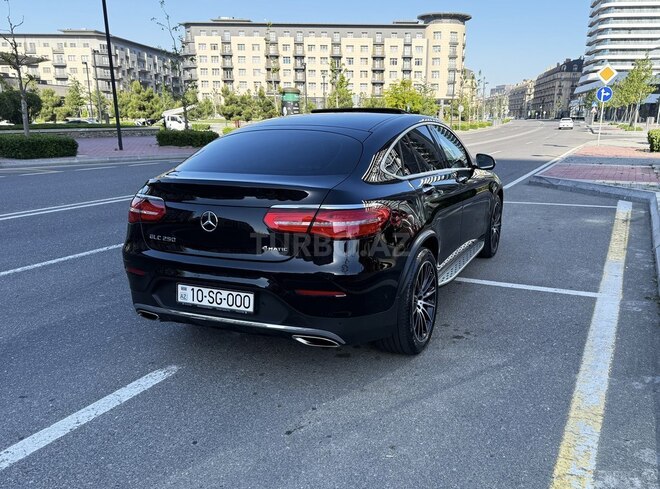 Mercedes GLC 250 4MATIC Coupe 2018, 93,000 km - 2.0 л - Bakı