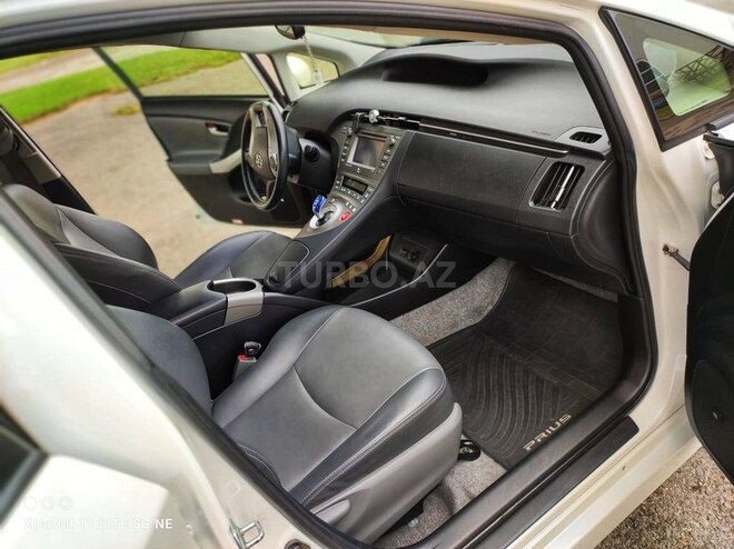 Toyota Prius-8