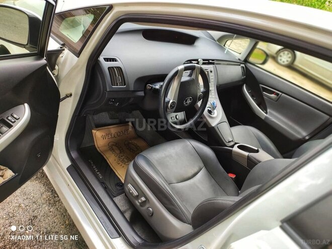 Toyota Prius-7
