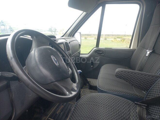 Ford Transit-8