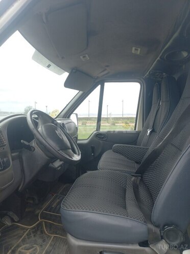 Ford Transit-7